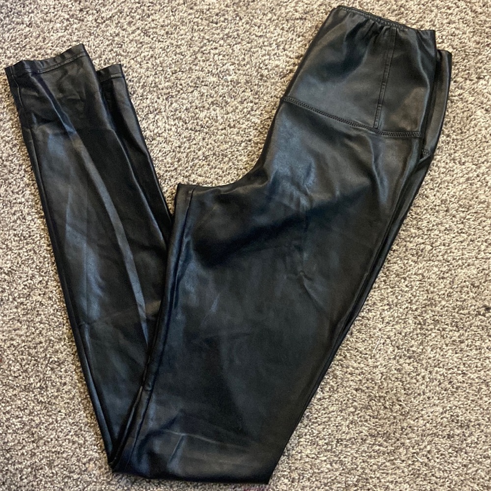 Wilfred Free Daria faux leather leggings in size extra small XS